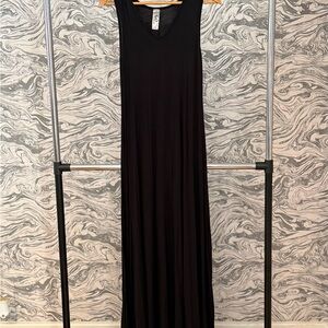 Go Couture Classic Black Maxi Dress